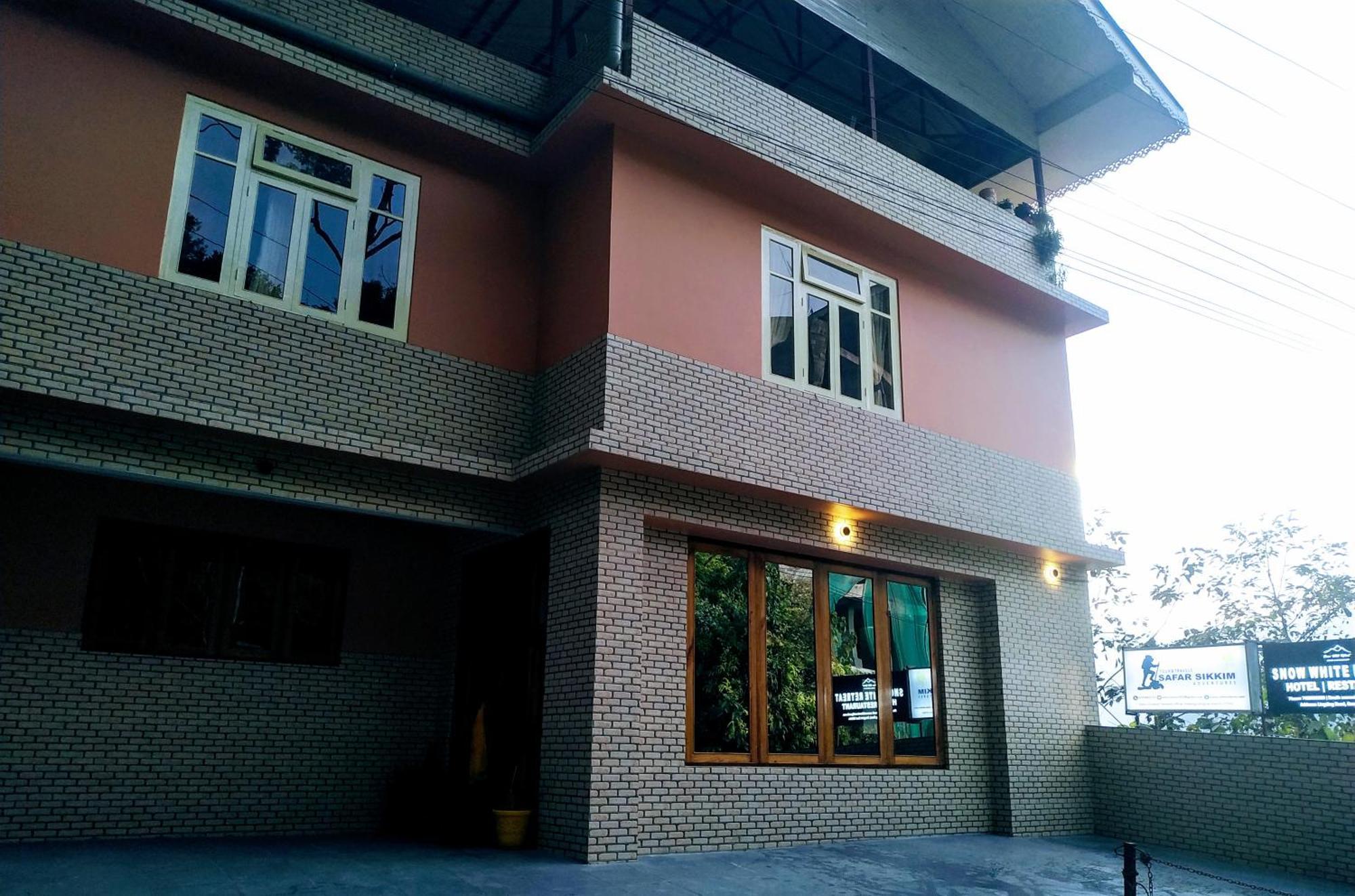 Snow White Retreat Hotel And Restaurant Gangtok Esterno foto